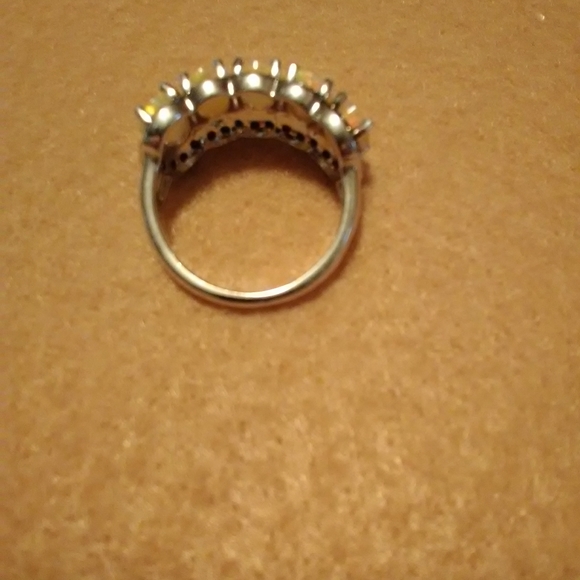 NWOT BEAUTIFUL SIZE 7 RING - Picture 4 of 8